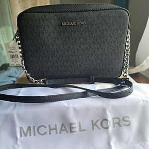 Michael Kors Jet Set LG crossbody in Black